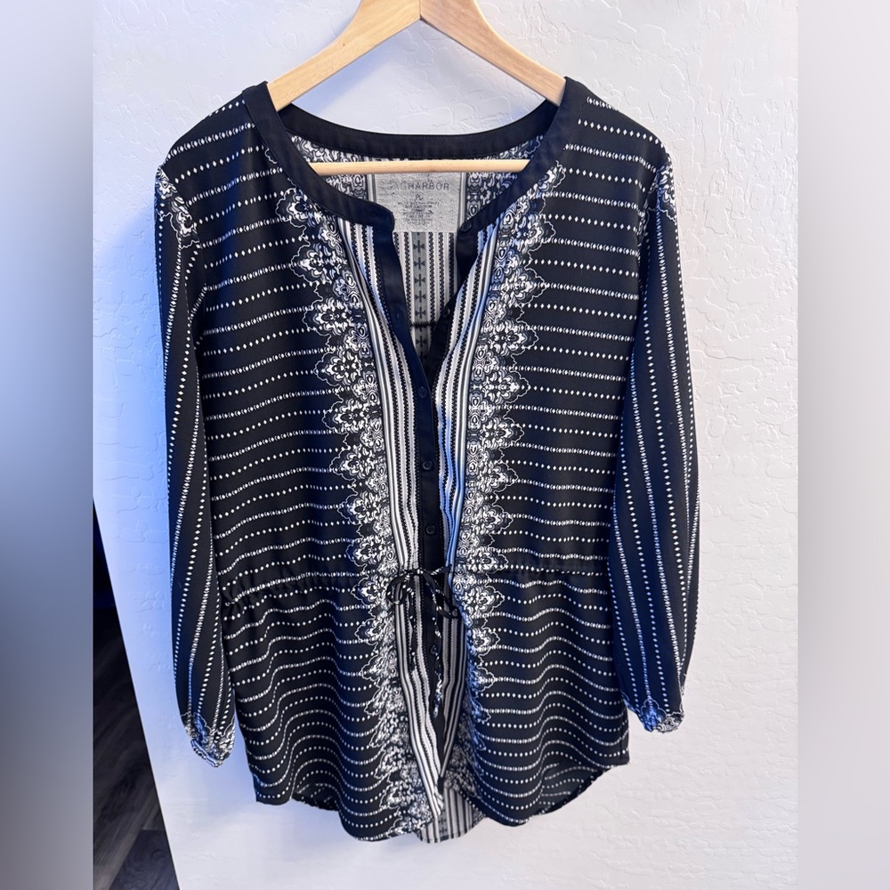 Sag Harbor Tunic Style Black and White Long Sleeve Women's Top